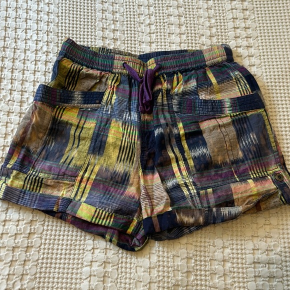 Anthropologie Pants - ANTHROPOLOGIE pilcro shorts 100% cotton madras print lightweight pockets